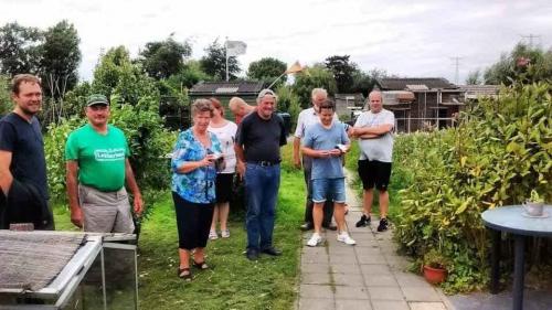 Na de officiële opening is het tijd voor een hapje en een drankje 